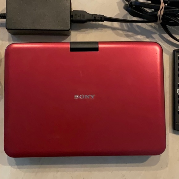 Sony Portable CD DVD Player DVP-FX820 With AC Adapter & Remote Control Red - Picture 2 of 16